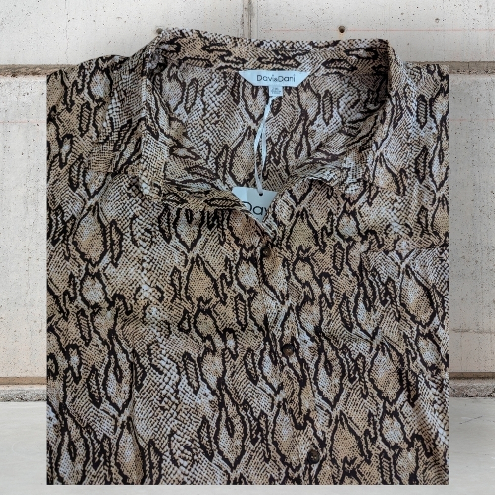 NWT Davi & Dani Oversized Snake Print Button Down Shirt Size 2X - Picture 4 of 7